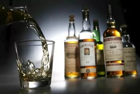 L'alcol ha un effetto negativo sulla potenza